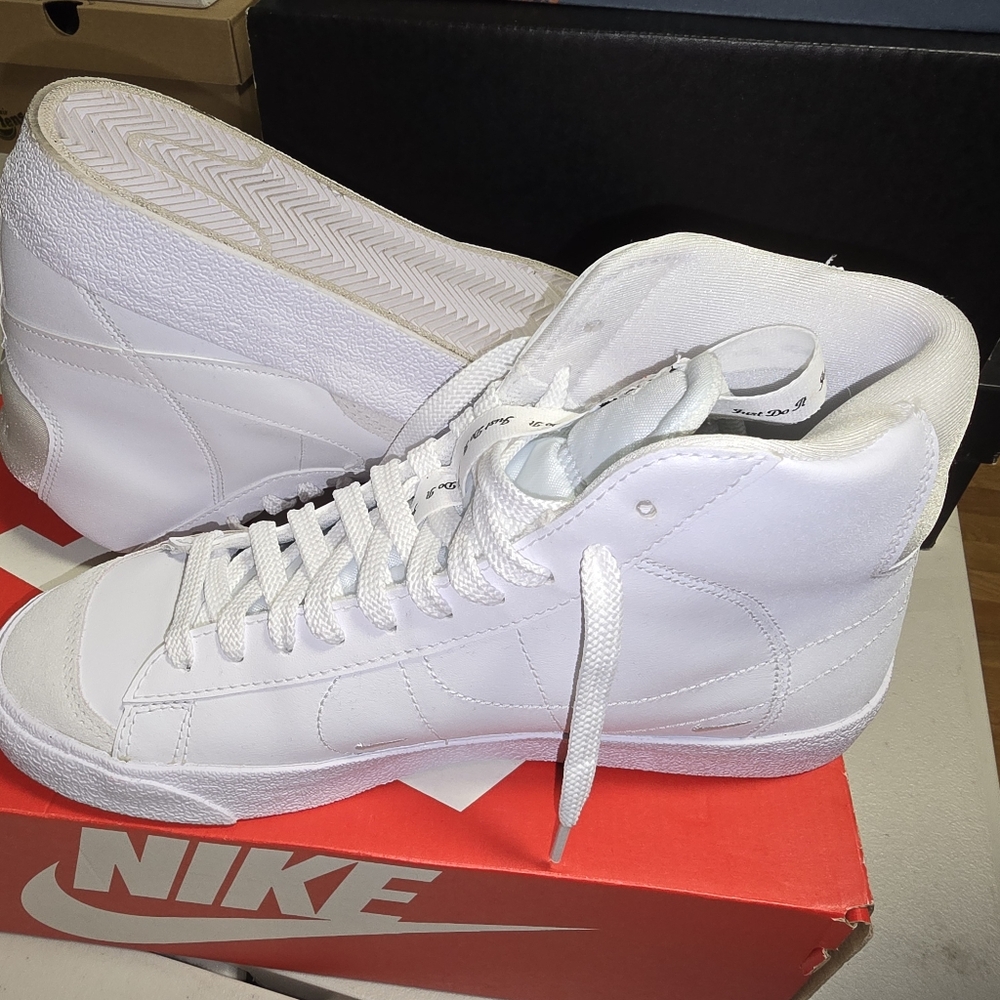 Nike Blazer Mid '77 SE - Picture 4 of 8